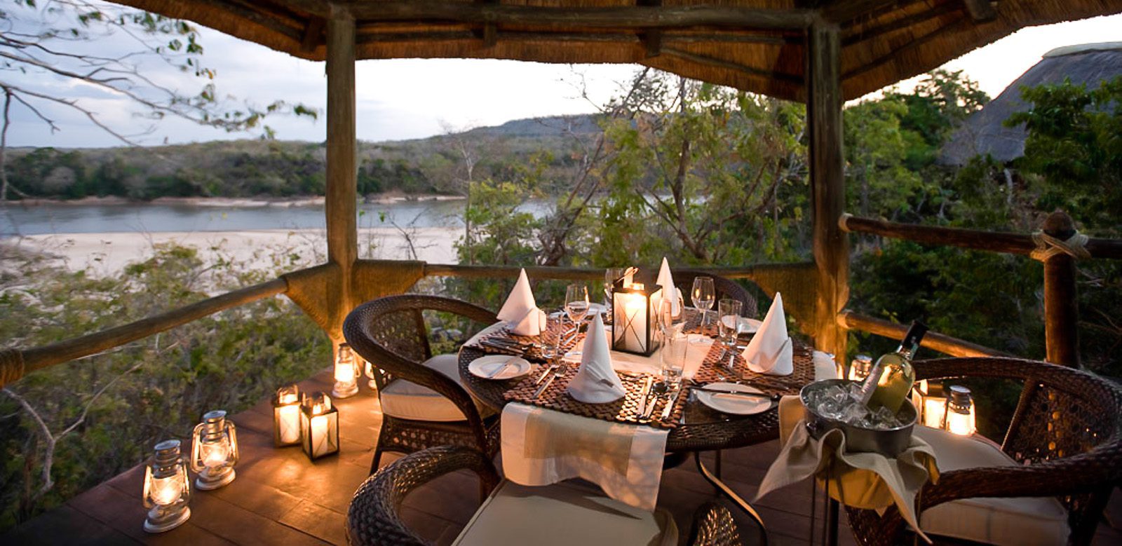 Mivumo River Lodge Dining Area